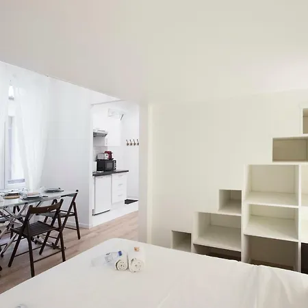 Апартаменты Heart Of Courcelles Париж
