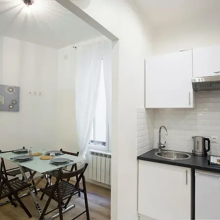 Heart Of Courcelles Апартаменты *